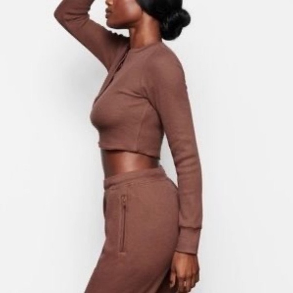 SKIMS Waffle Henley Cropped Top Garnet Women’s Large - Picture 2 of 10